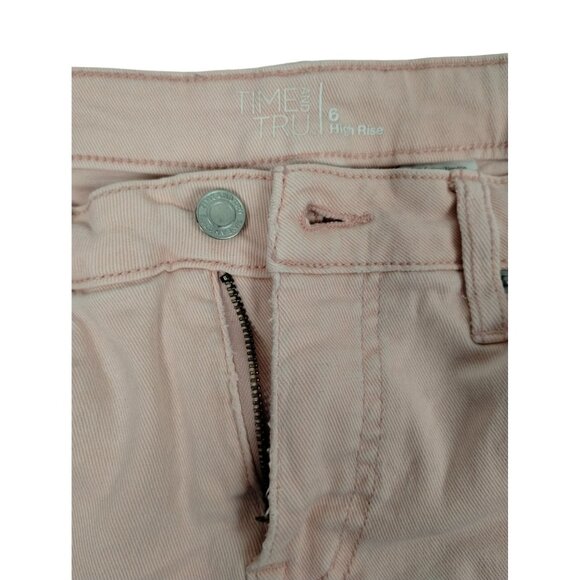 Time & Tru Womens Size 6 Pink Floral Patch High Rise Frayed Hem Denim Shorts - Picture 6 of 7